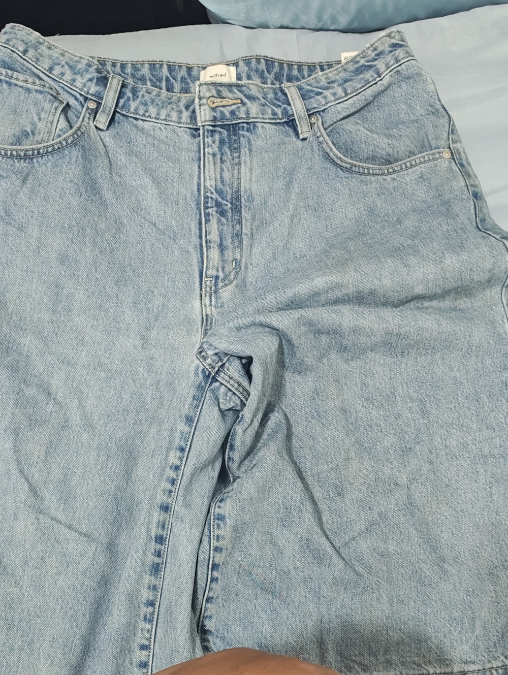 Wilfred faded blue denim Jort jeans